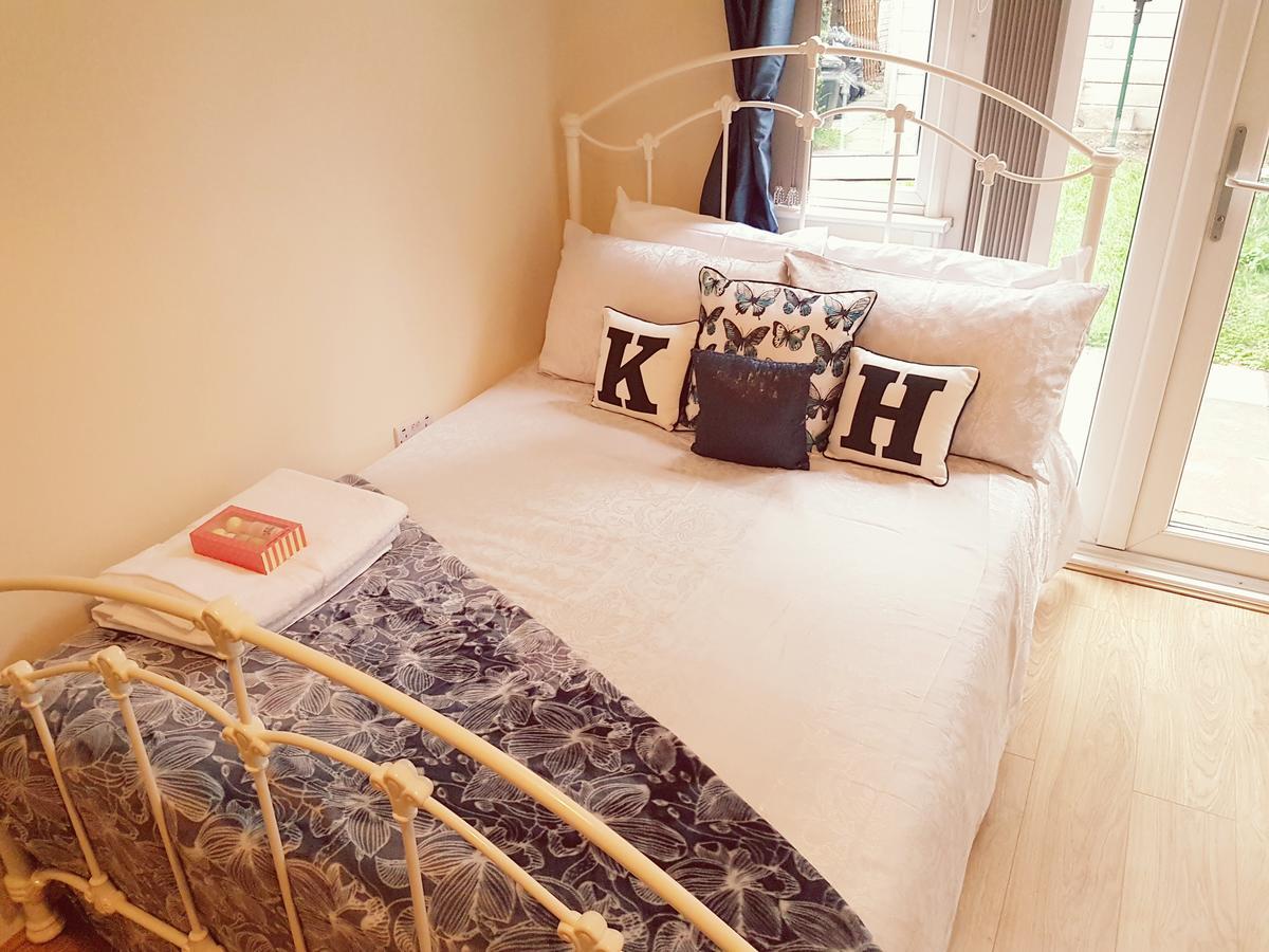 Kathleen House Plus Енфийлд Екстериор снимка